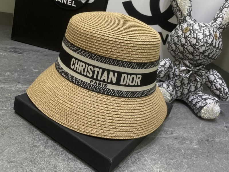 CHRISTIAN DIOR